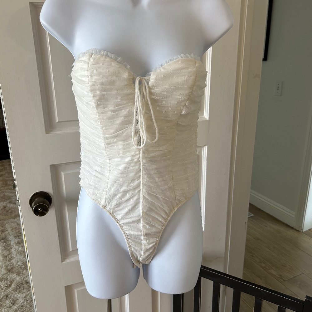 Princess Polly Size 4 Ivory Cream Lace Strapless Body Suit